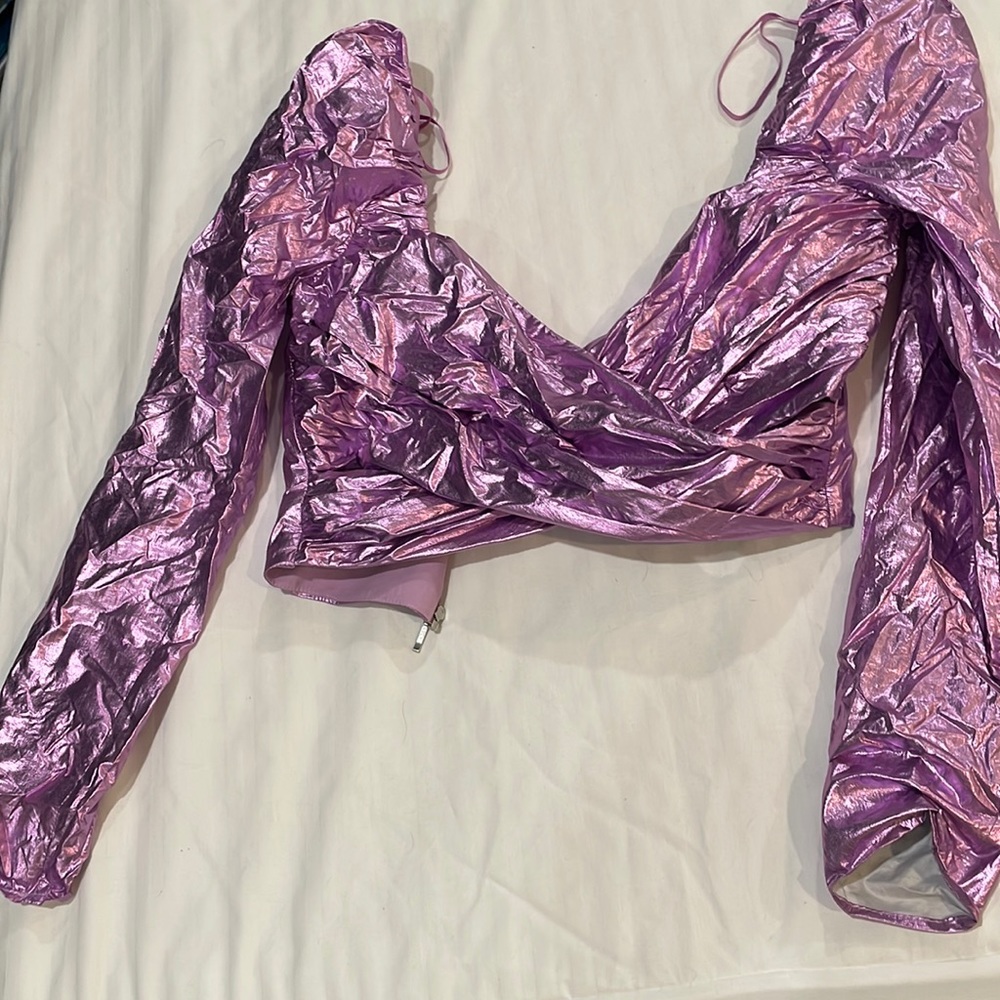 Becc & Bridge size xs lilac foil cross over top puff sleeve